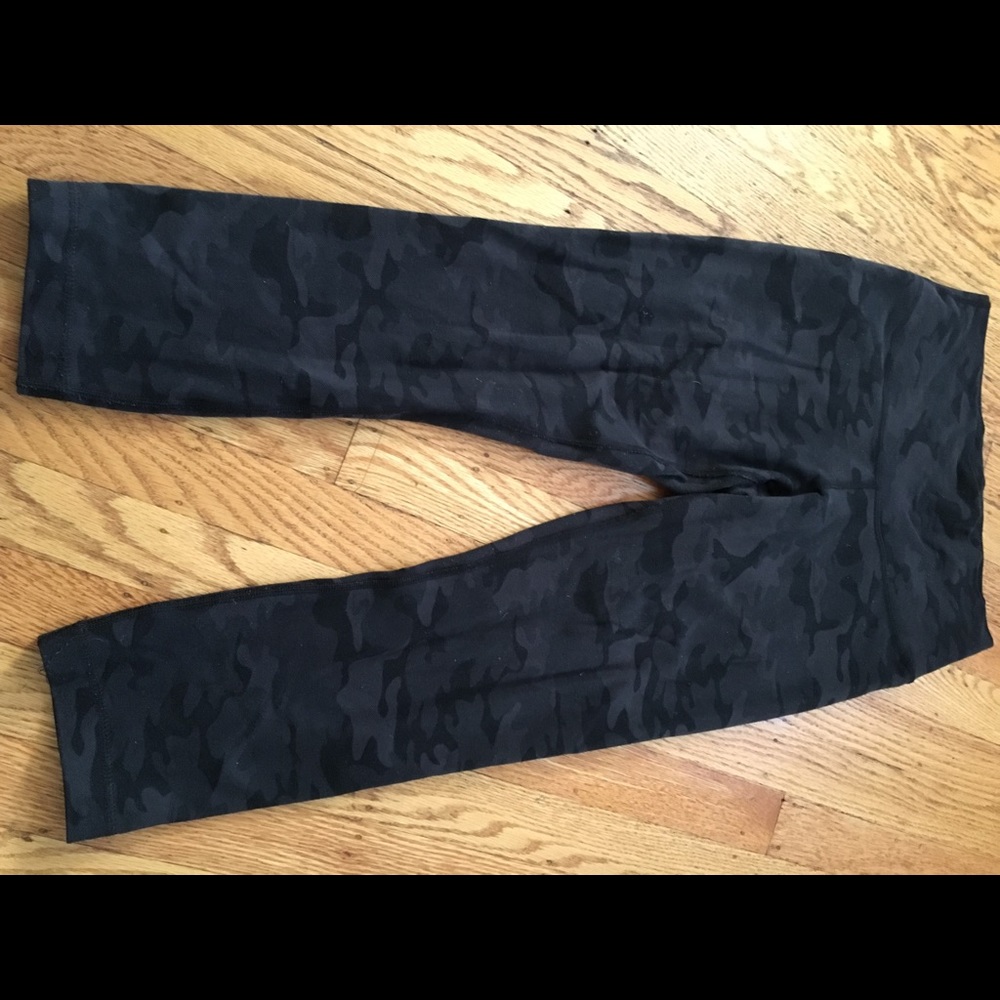 Lululemon Black camo print high rise crops